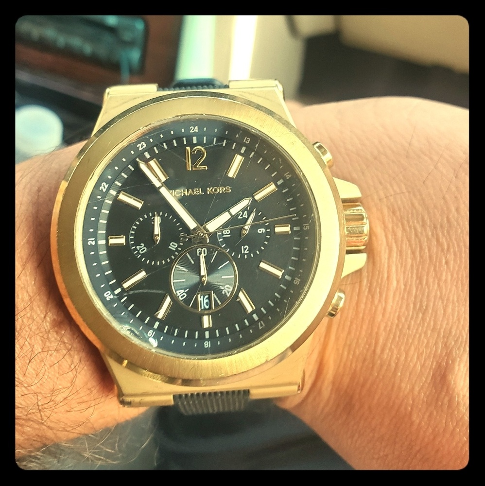 Official Michael Kors oversized Dylan gold-tone